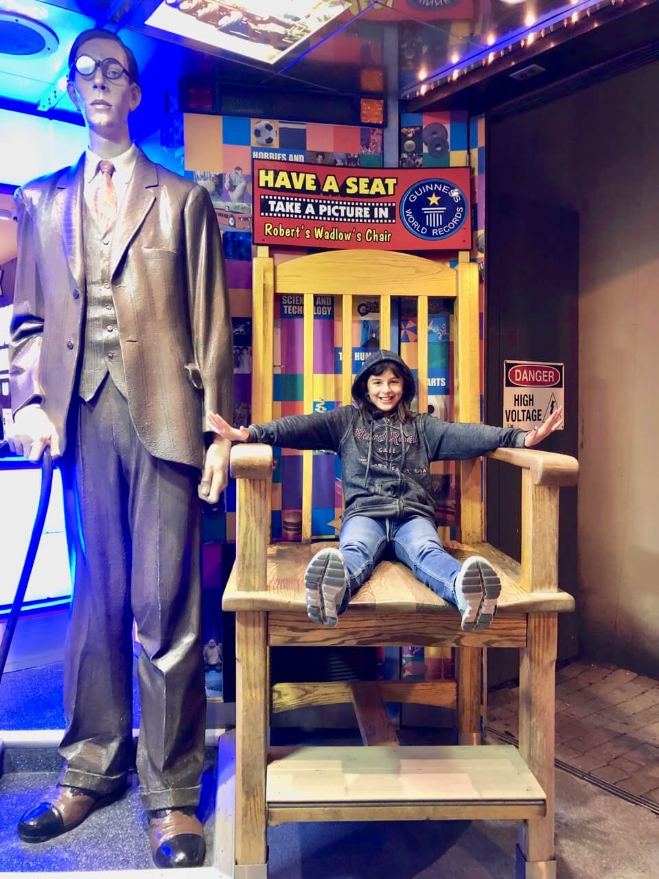 Robert Wadlow statue at Ripley's in Niagara