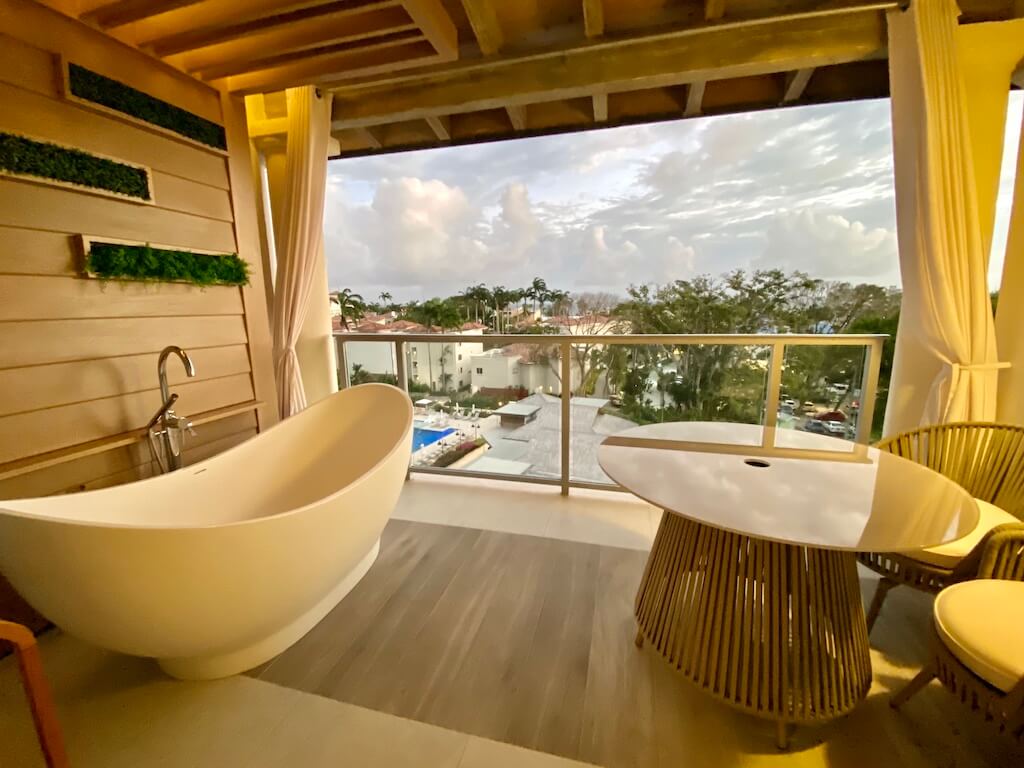 Balcony tub, Barbados