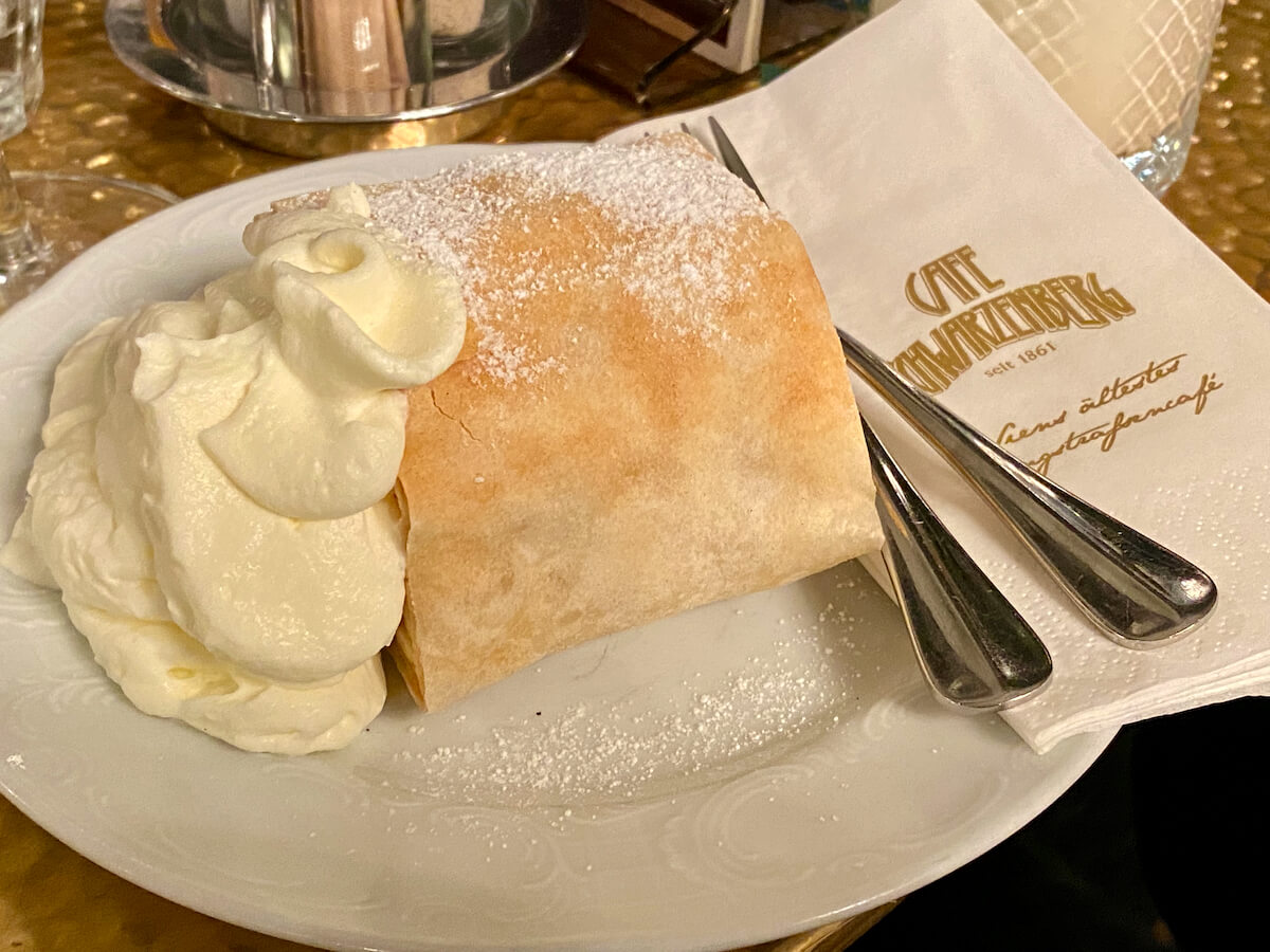 Apfelstrudel, Vienna